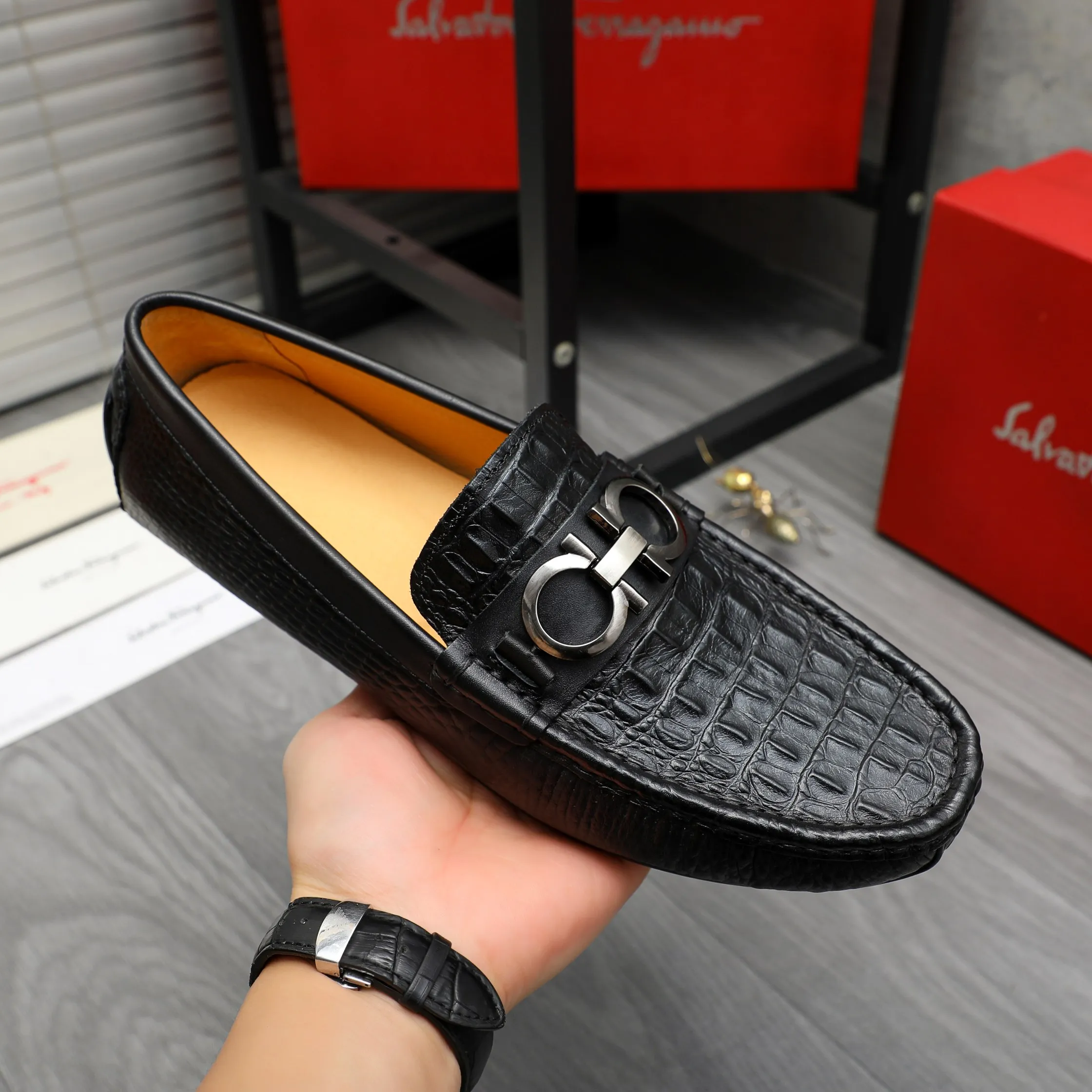 Men's shoes 💰p380 Product trademark: Ferragamo " Ferragamo ] Casual slip-on men's shoes Regular size: 38-45 Product materials: Selected crocodile pattern cowhide upper, pigskin lining, rubber outsole